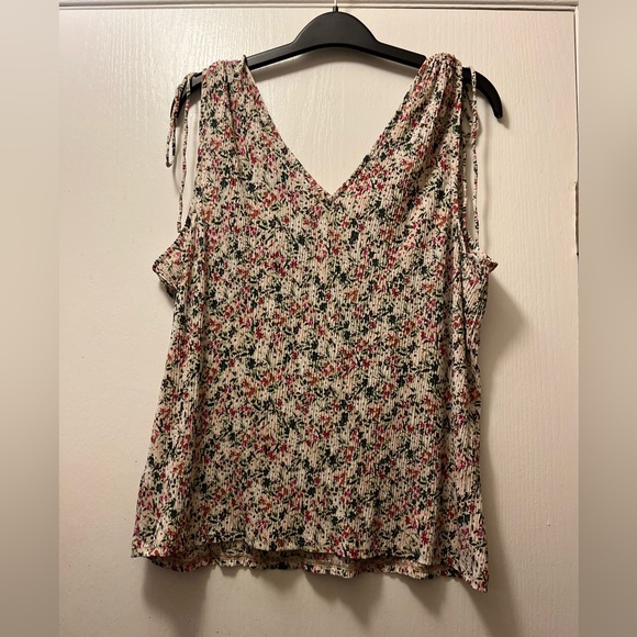 NWT Size Med RW&Co VNECK Cami - Picture 5 of 10